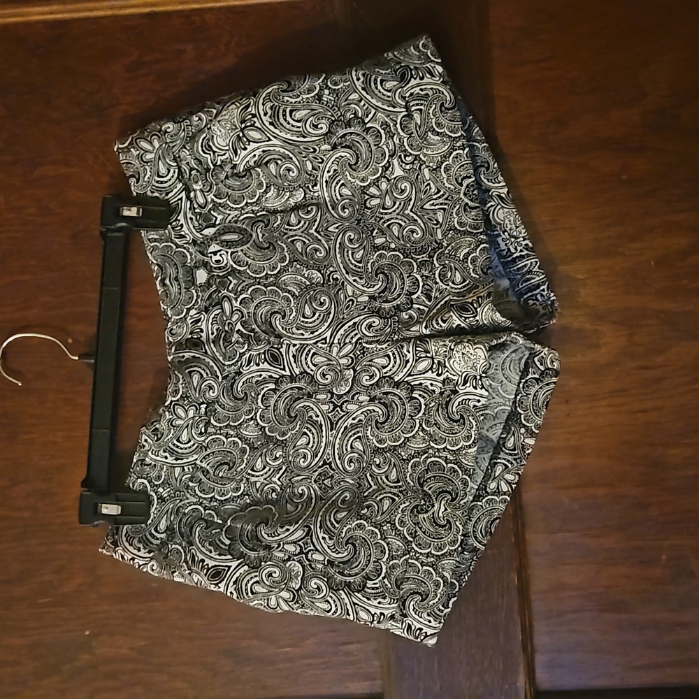 EUC Express Paisley Shorts with Pockets - Size 8